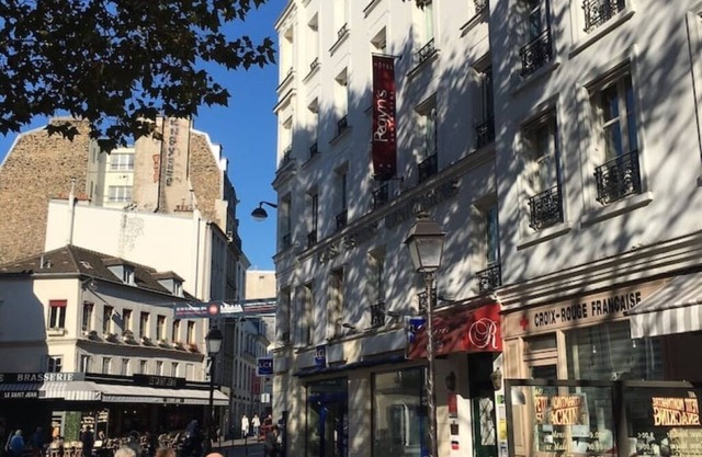 Parisian studio, ideal location, Sacré Coeur view