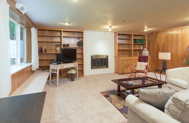 Park Like Setting Newly Remodeled kitchen, 3 Bedroom Duplex