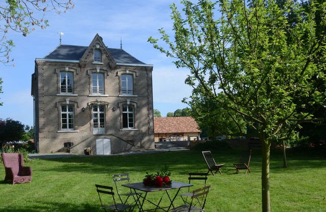 Park Room at the Manor of Chaussoy .... Romantic atmosphere