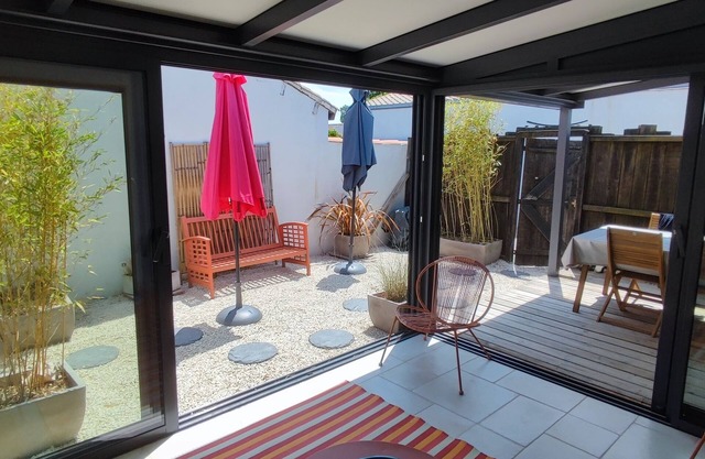 Parking and private terrace 300m from the village and 900m from the beach