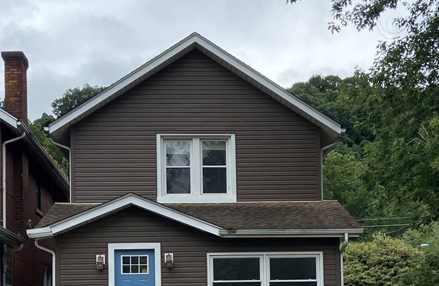 "Parkside Gem: Across from UK/KDMC"