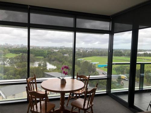 Parkview Modern Apartment w Parking @ Olympic Park