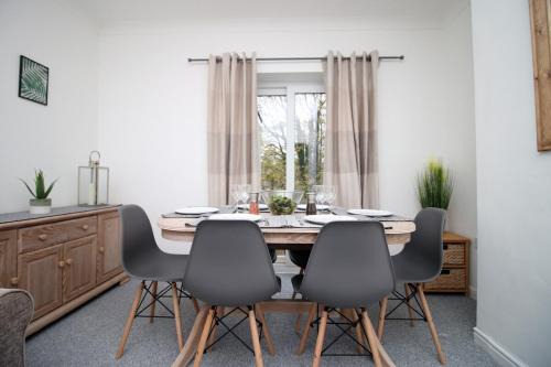 Parkview - Spacious 3 Bed - Parking - WIFI