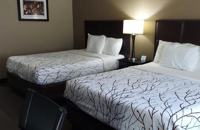 Parkwood Inn & Suites