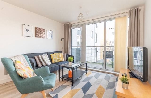 Pass the Keys | 2-Bed 2-Bath Flat, 1 min Greenwich Station | DLR