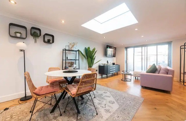 Pass the Keys | Beautiful unique home with parking and EVcharging