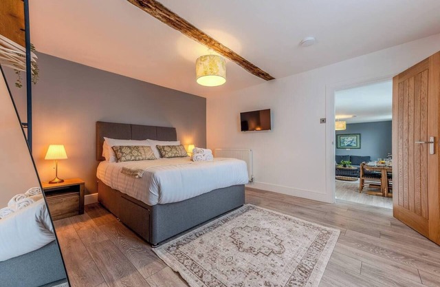 Pass the Keys | Hillarys' Hideaway at The Iron House