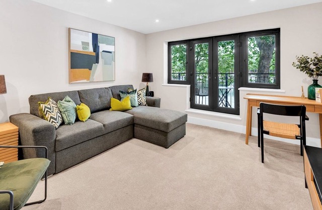 Pass the Keys | London Waterfront Townhouse near tube