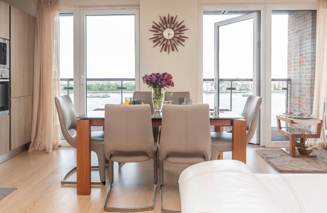 Pass the Keys | Luxury River Facing 2 Bed Flat With Iconic Views