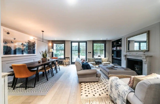 Pass the Keys | Stylish Garden Home -10 min To Trains · Gorgeous Garden House|10 Min to Train