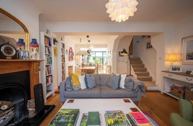 Pass the Keys | Stylishly designed London Townhouse - Garden Oasis!