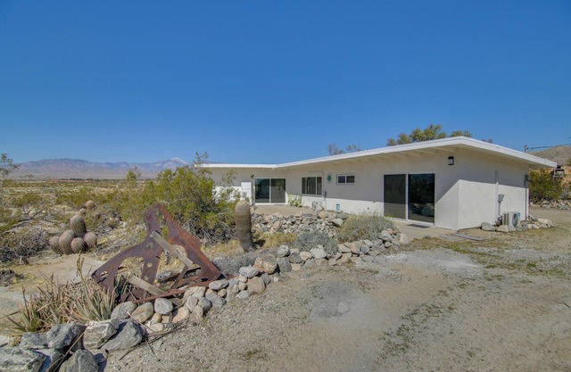 Patio & Views: Eccentric Desert Hot Springs Home