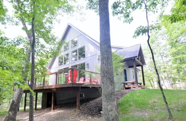 Pattertwig - Pet friendly & near Cacapon State Park Newly constructed, sleeps 8