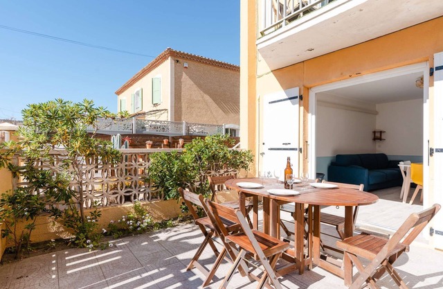PE40 T2 air-conditioned with WIFI on ground floor near the beach