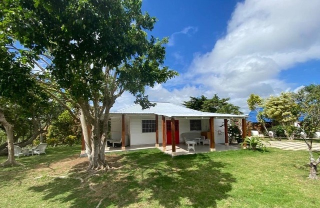 Peace and Quiet of Country Living - Pool/Jacuzzi - Close to Vibrant Town