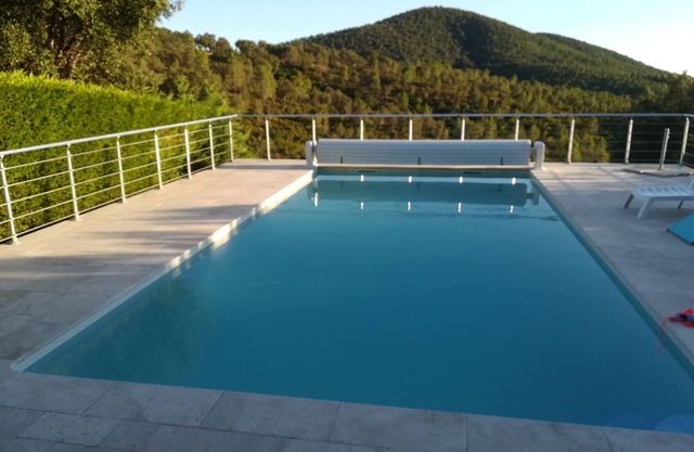 Peace and relaxation assured, view of the Massif des Maures, 3 bedrooms, private pool.