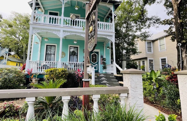 Peace & Plenty Inn Bed & Breakfast