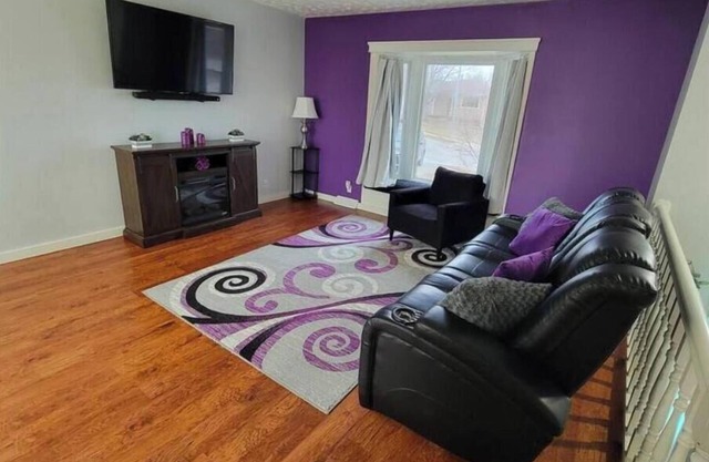 Peaceful 5-Bed Getaway, Safe, Comfy, Convenient -Just minutes to I-80