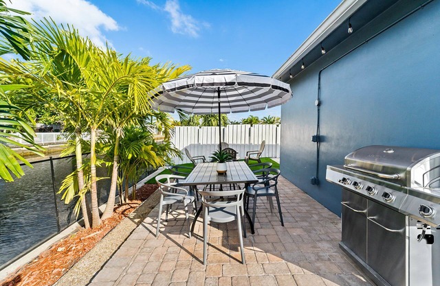 Peaceful 5BR -waterway Views & Private Heated Pool