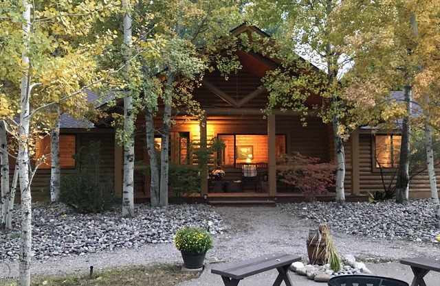 Peaceful & Beautiful Idaho Log Lodge w/Activities