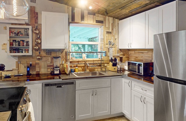 Peaceful & charming dog-friendly retreat with fire pit, yard, patio, AC, & W/D