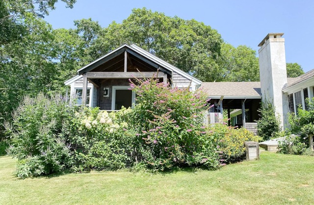 Peaceful Chilmark Enclave with Abel's Hill Association Beach and Tennis Courts