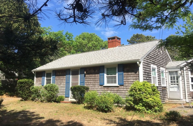 Peaceful, comfortable Cape Cod house close to the shore