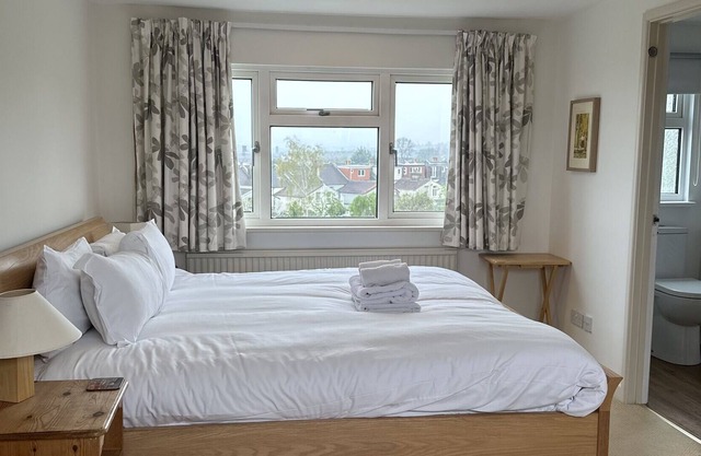 Peaceful Family Retreat Near Gloucester Road
