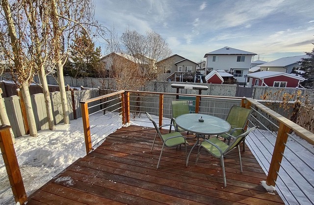 Peaceful Home Away From Home- Clean, Fully-Stocked & Pet Friendly