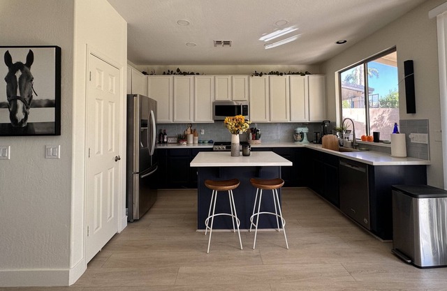 Peaceful home with beautiful desert views. Minutes from popular Desert Ridge.