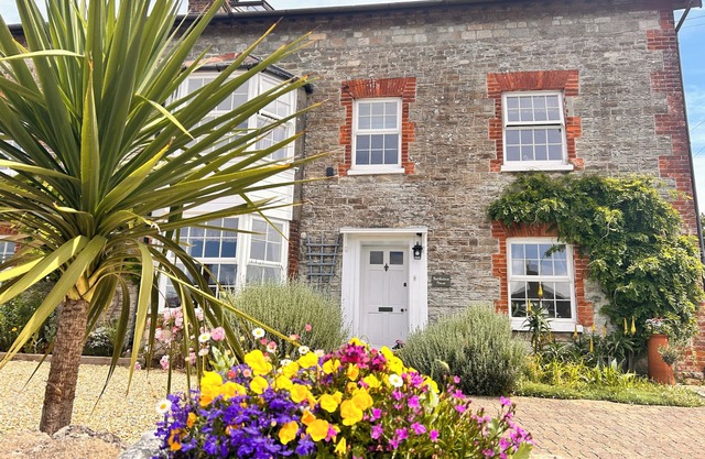 Peaceful large 5 double bed character stone house sleep 10, close to seafront