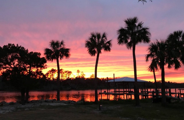 Peaceful Matanzas Riverfront Retreat in the Hammock on 1.3 acres with a dock