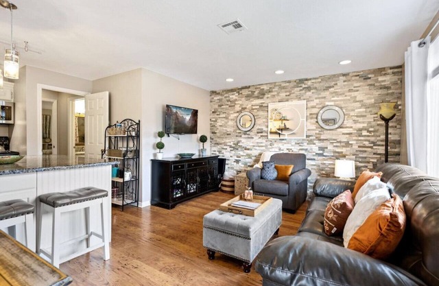 Peaceful Modern Rustic Condo in Sports Village!
