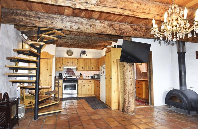 Peaceful New Mexican Charm, Jacuzzi, Walk To Arroyo Seco, Pets Welcome