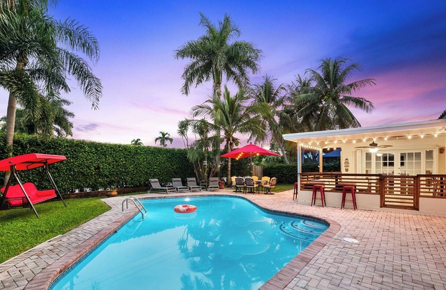 Peaceful Oasis in Family Friendly Pompano Beach. 10 min to beach, heated pool