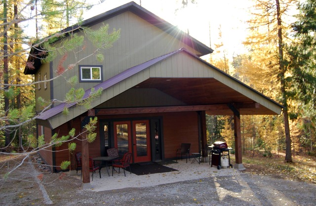 Peaceful, Private Cabin in Pines near C. Falls & W. Glacier, Dbl. Occup. Rates