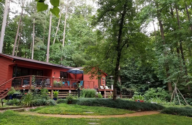 Peaceful, Private Woodland Lot, 9 Minutes to UNC/Downtown Chapel Hill