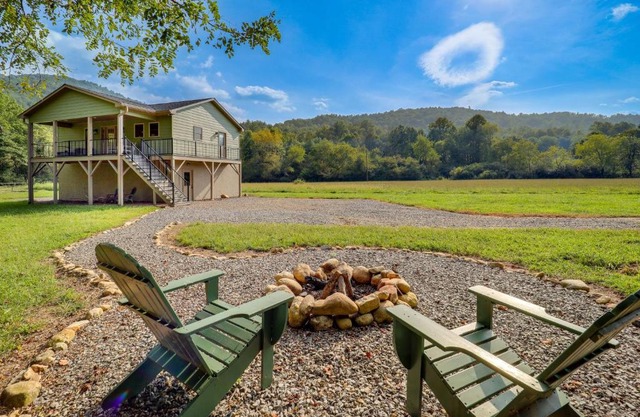 Peaceful Purlear Vacation Rental with Creek Access!