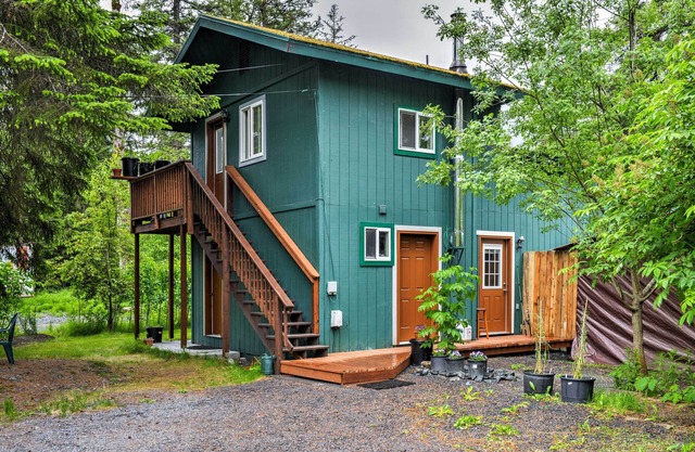 Peaceful, Quiet Seward Apt w/Back Yard & Mtn Views