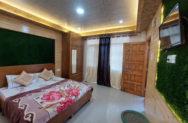 Peaceful stay only 40min walk to mall road