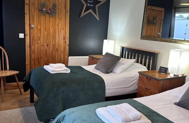 Peaceful twin en-suite room in a cozy Guest House, close to Malahide Castle and Dublin Airport