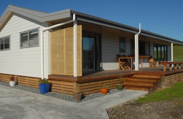 Peaceful Wainui Beach Holiday Home
