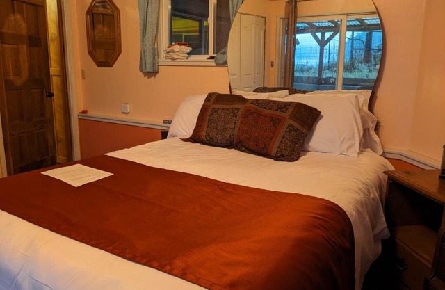 Peach Room Bed Queen