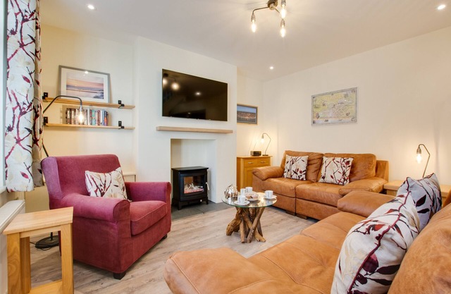 Pebble Cottage - Three Bedroom House, Sleeps 5
