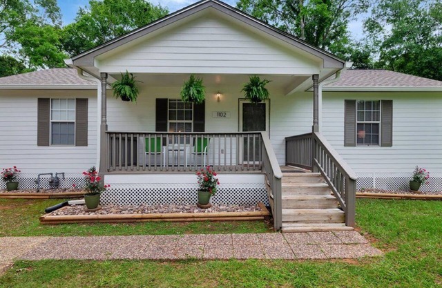 Pecan Park Cottage -nClose to SFA + Downtown NAC