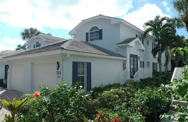 Pelican Bay 3-bedroom condo in lovely Naples with AC, WiFi pool beach amenities