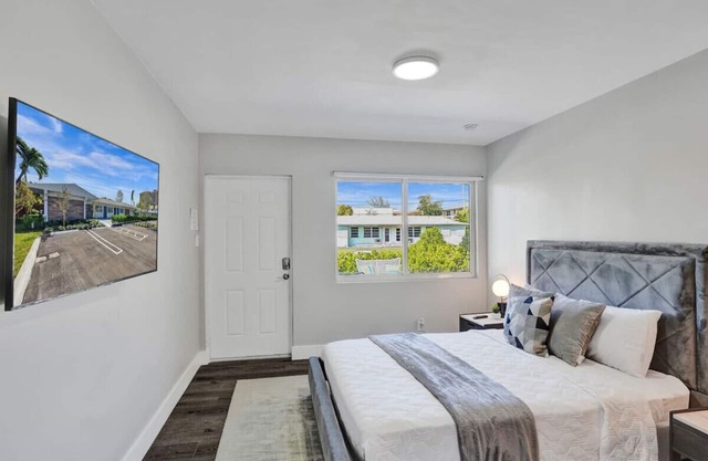 Pelican Cove: Studio Apartment in Pompano Beach