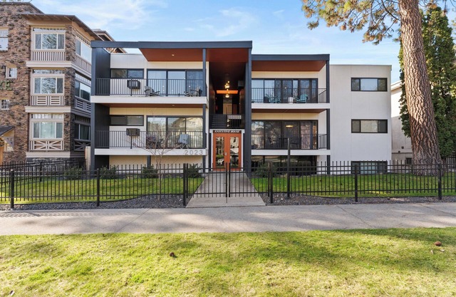 Penthouse Apartment centrally located in historic neighborhood