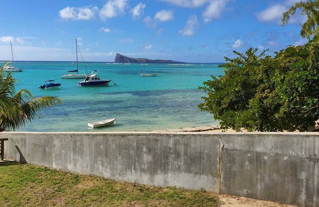 Penthouse apartment, with private plunge pool, one minute walk from beach