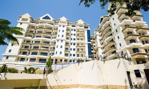 Penthouse Five - The Beautiful 3Br En-suite Apt